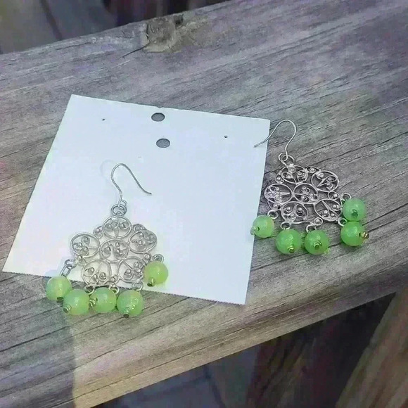 Vintage silver tone green gemstone beads earrings - Picture 8 of 16